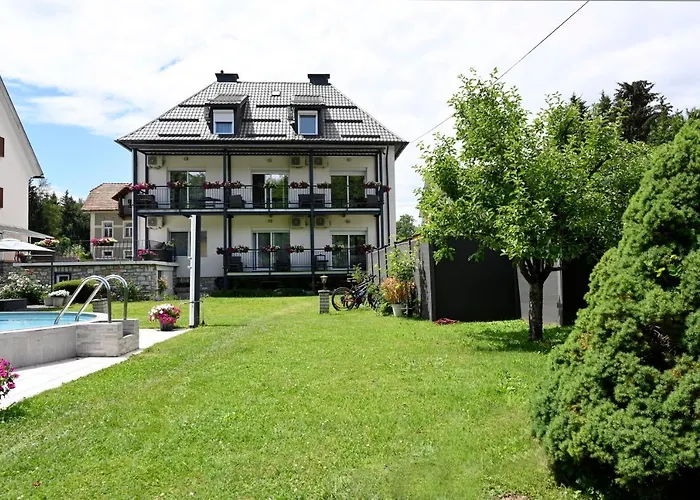 Enjoyit Gæstehus 3*